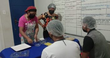 Socioeducandos da Fasepa participam de oficina de produção de chocolate