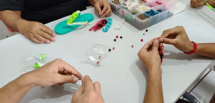 Curso de Bordado em Sandálias incentiva geração de renda entre socioeducandos